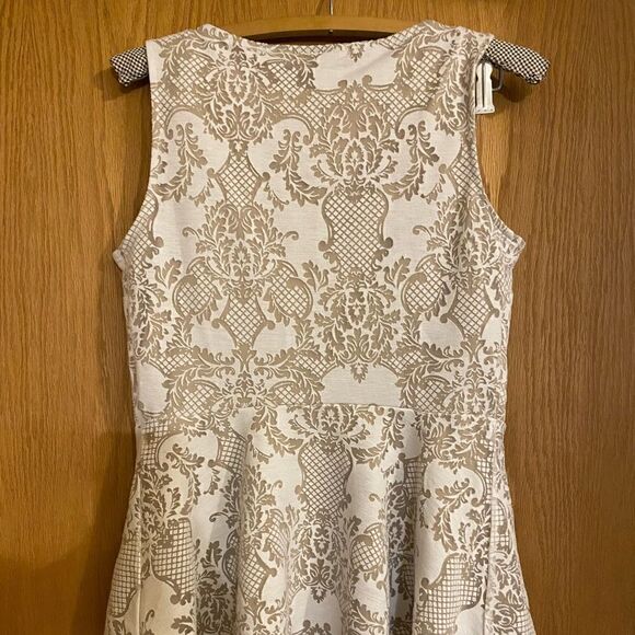 APT. 9 Women’s White & Tan Sleeveless Tp, size M. (S06) - Picture 2 of 4